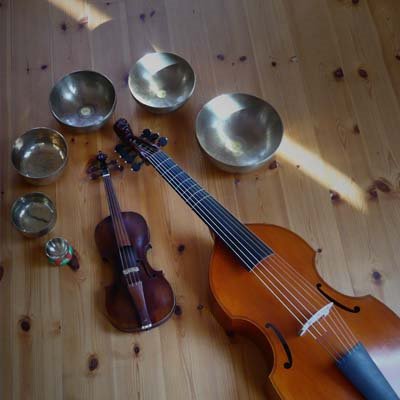 Gambe, Violiene, Klangschalen - Musik für die Seele