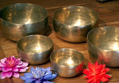 Klangschalen für Klangmassage